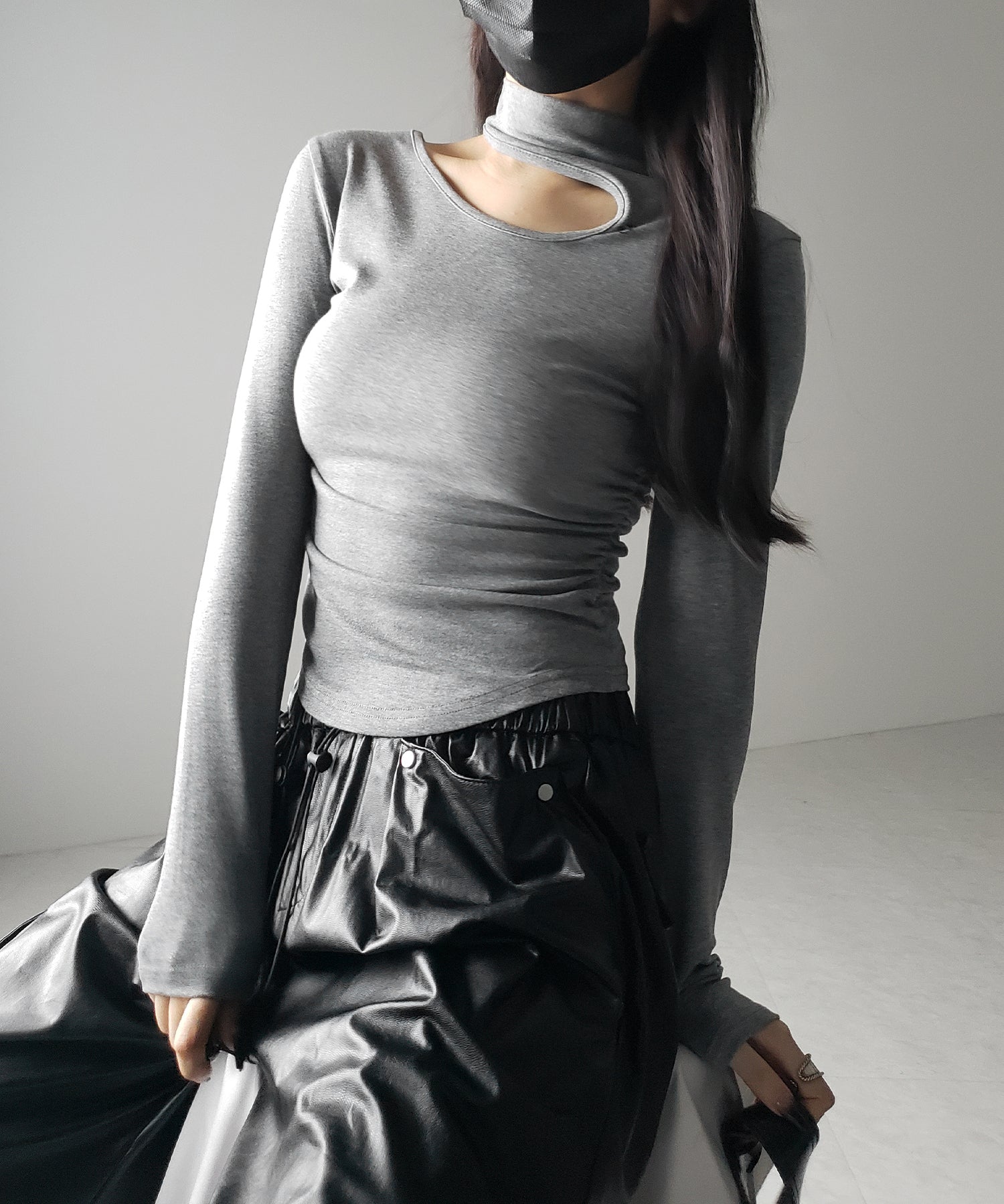 【 ２color 】カットアウトアシメチョーカーカットソートップス ／cutout asymmetry choker cutsew tops