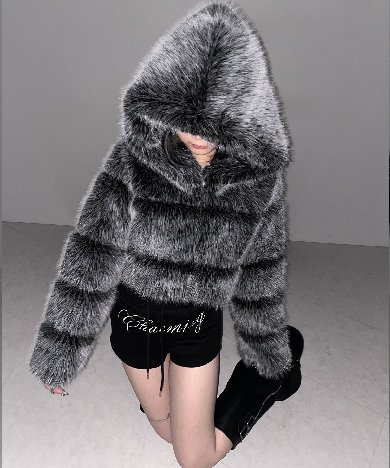 フェイクファーフーディショートコート ／ fake fur hoodie short coat