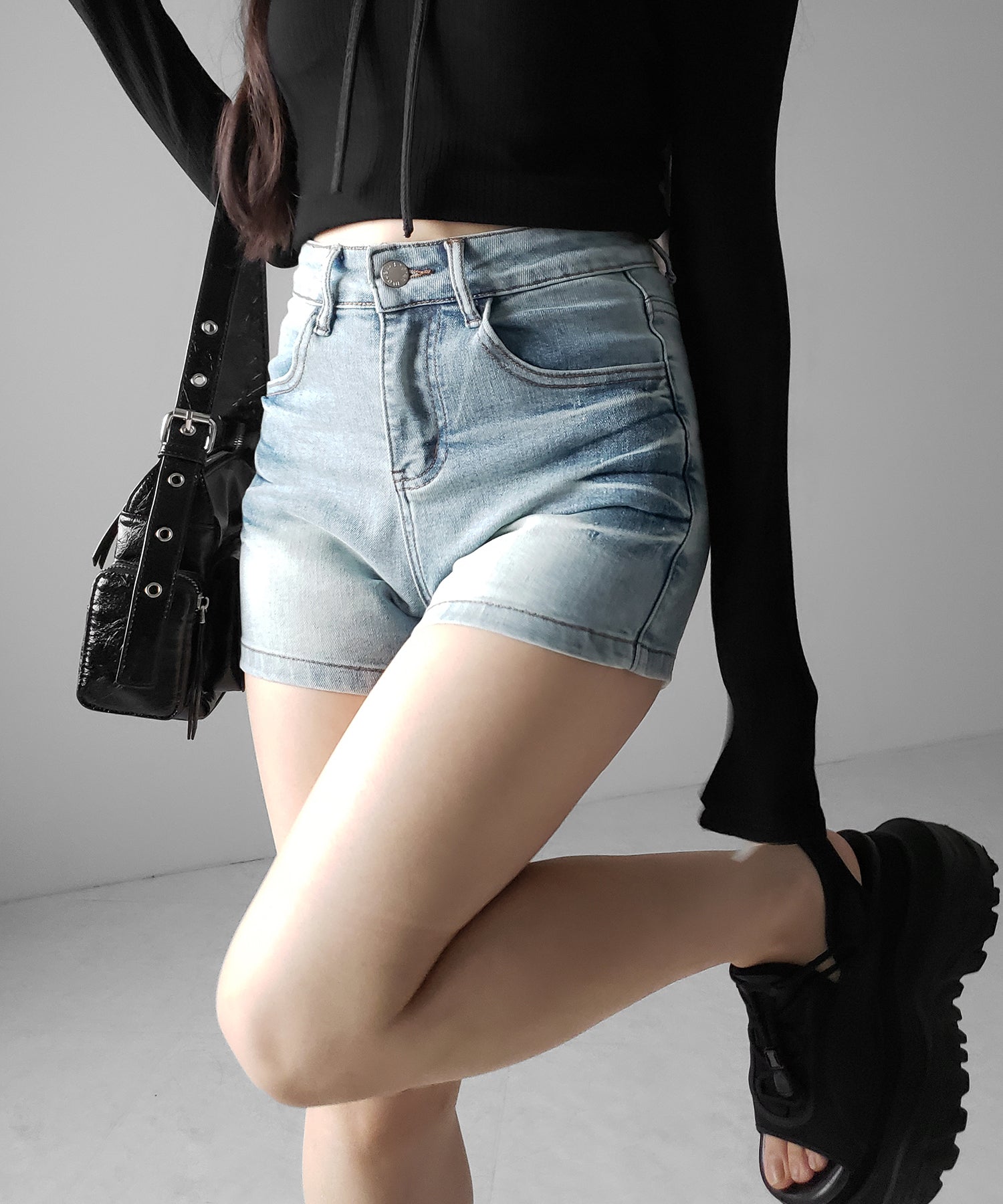 ハイウエストタイトデニムショートパンツ ／ high waist tight short pants