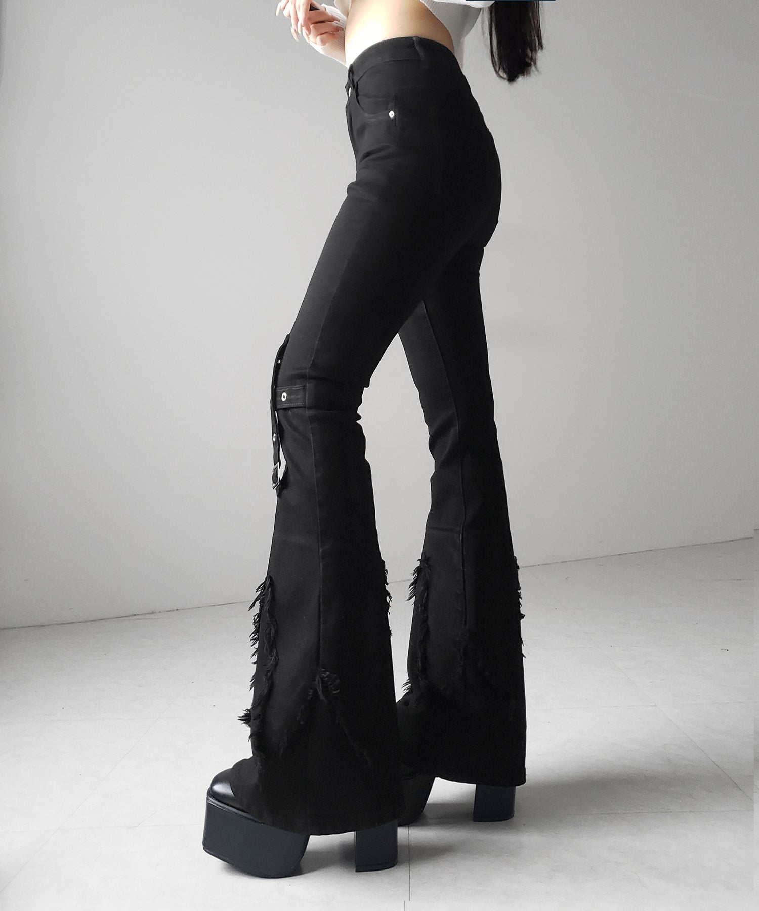 クロスデザインヴィンテージライクフリンジストレッチフレアデニム ／ cross design vintage-like fringe stretch flare denim