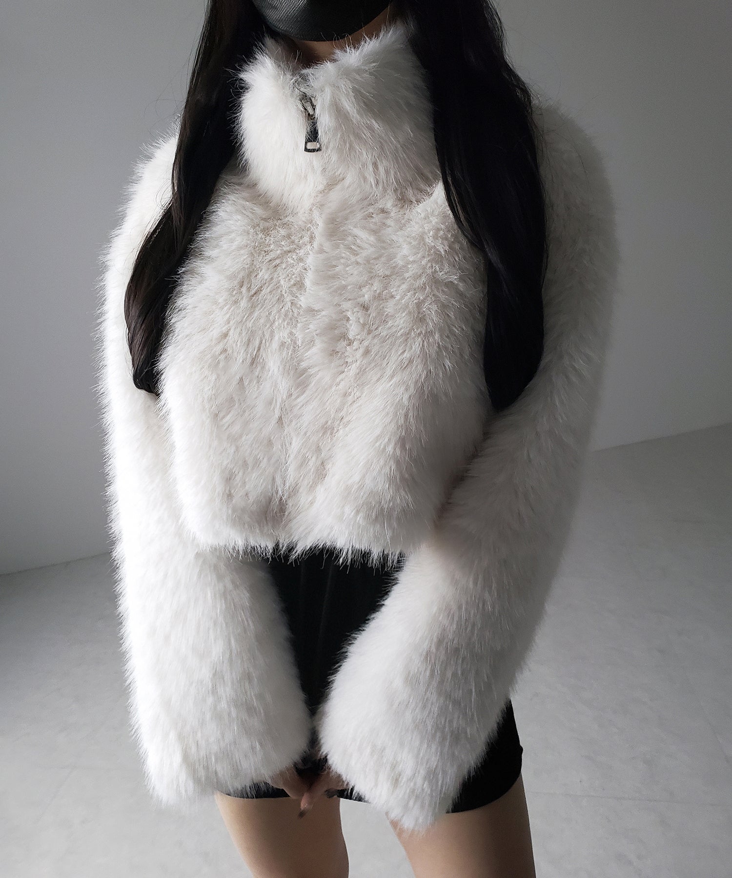 ジップアップスタンドカラーショートフェイクファーコート ／ zip up stand-collar short fake fur coat