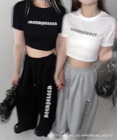 【 HELLO KITTY × me+em select 】ハローキティグランジロゴショートちびTシャツ ／ Hello Kitty grunge logo short chibi T-shirt 【 セットアップ着用可能 】