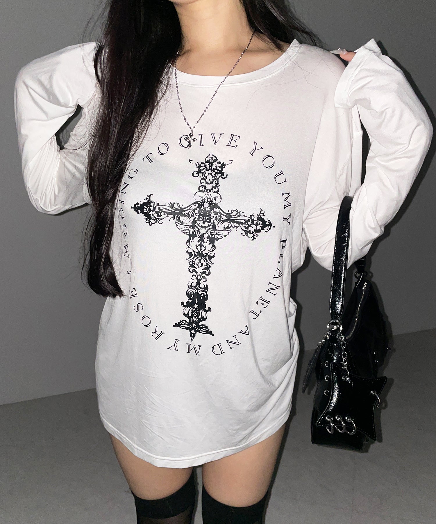 【 ワンショルにできる２ｗａｙ 】クロスロゴプリントワンショルルーズシアーＴシャツ ／ 2WAY cross logo print one shoulder loose sheer T-shirt