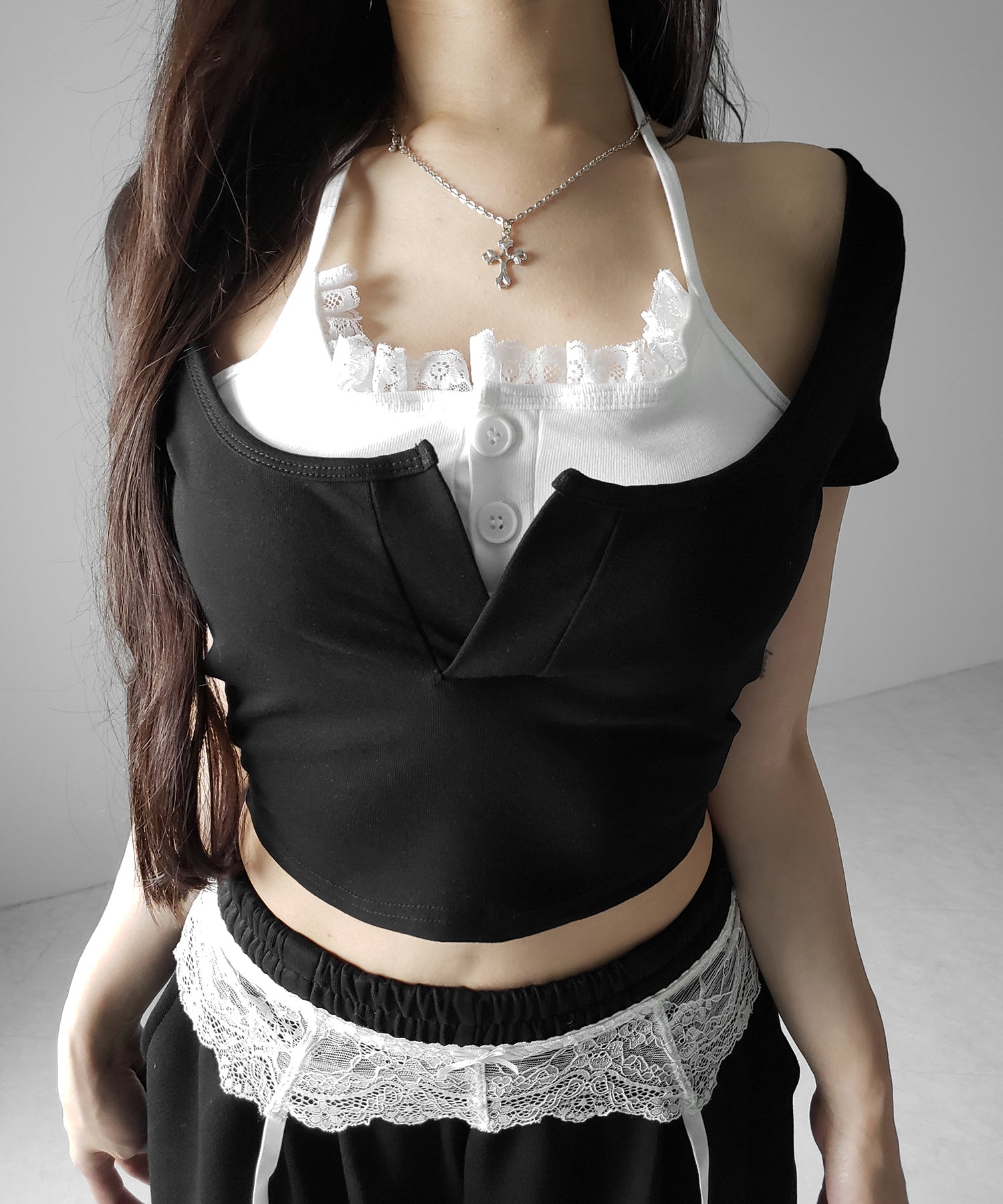 レースレイヤードドッキングスクエアネックＴシャツ ／ Lace layered docking square neck T-shirt