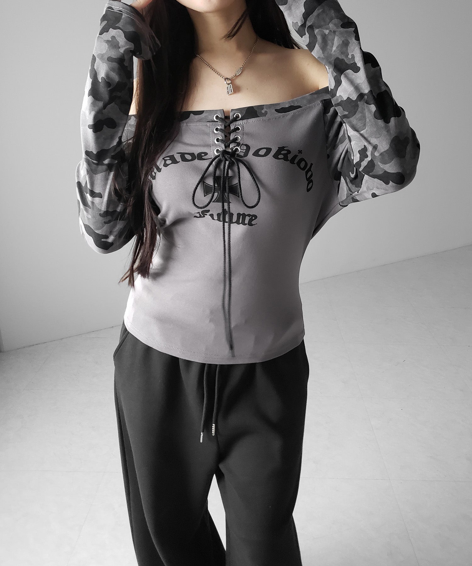 ヴィンテージカモフラロゴオフショルロンT ／vintage camouflage logo off-shoulder long-sleeve T-shirt