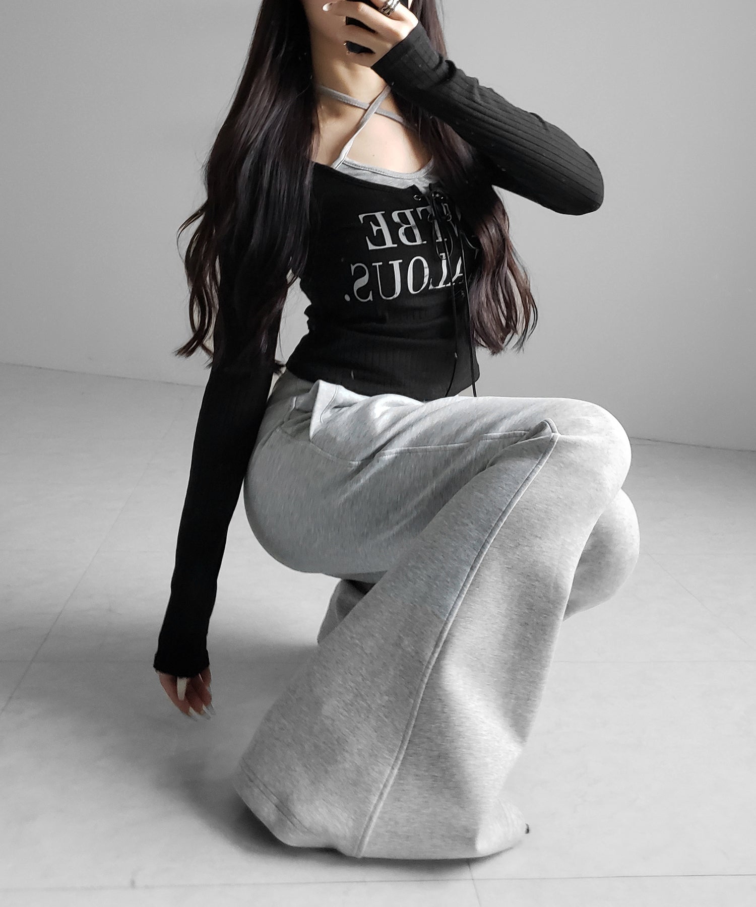 【 クロスネックにできる２WAY 】レースアップフェイクレイヤードロゴカットソートップス ／ laceup fake layered logo cutsew tops