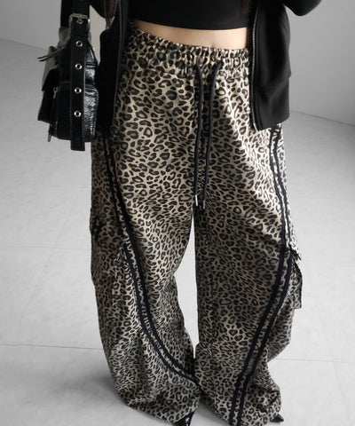 【 裾絞り可能２WAY 】レオパードヴィンテージサイドラインタックワイドスウェットパンツ ／ leopard vintage side line tuck wide sweatpants