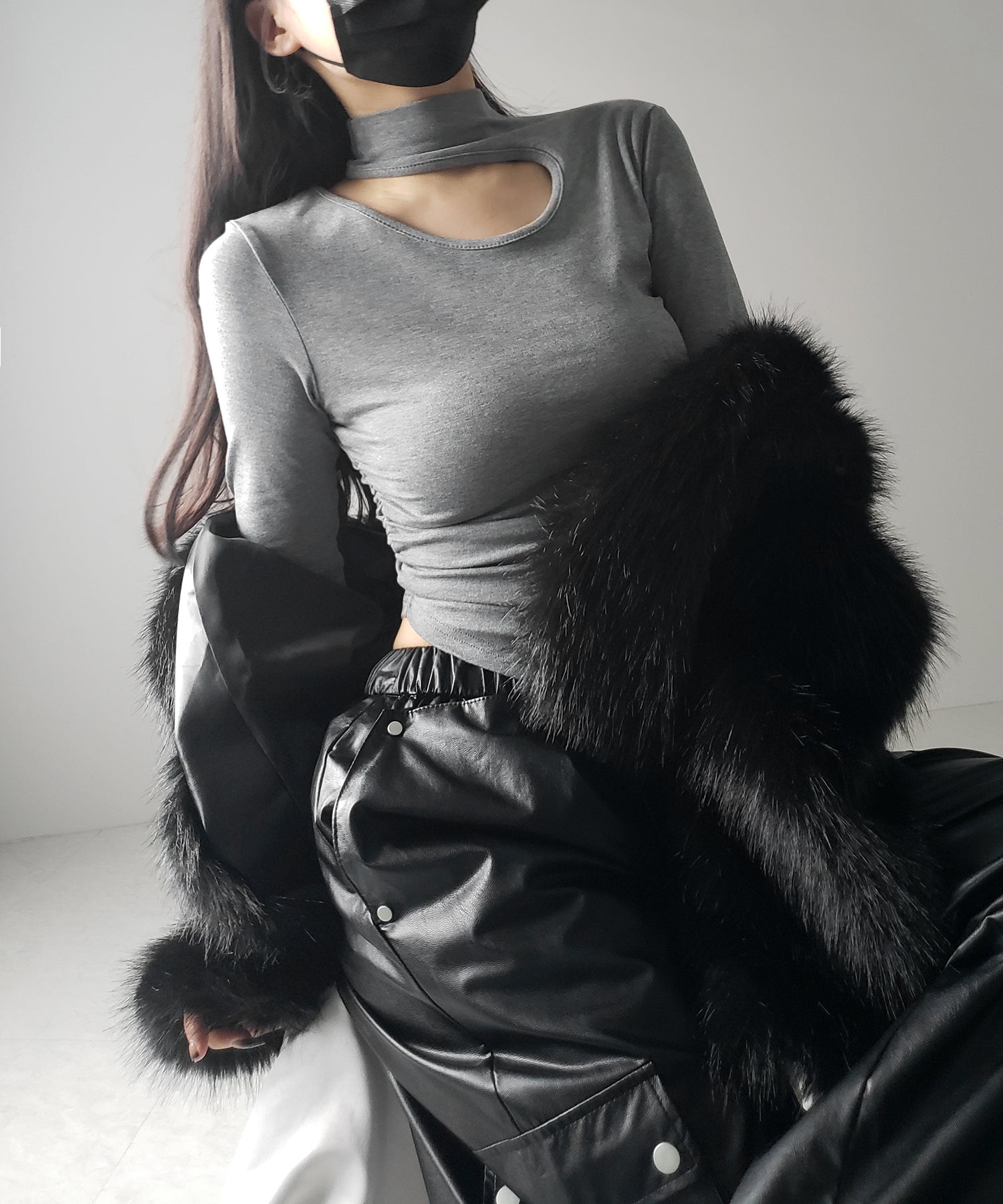 【 ２color 】カットアウトアシメチョーカーカットソートップス ／cutout asymmetry choker cutsew tops