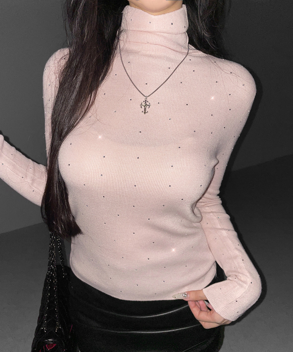 ラインストーンタートルニットトップス ／ Rhinestone turtleneck knit tops