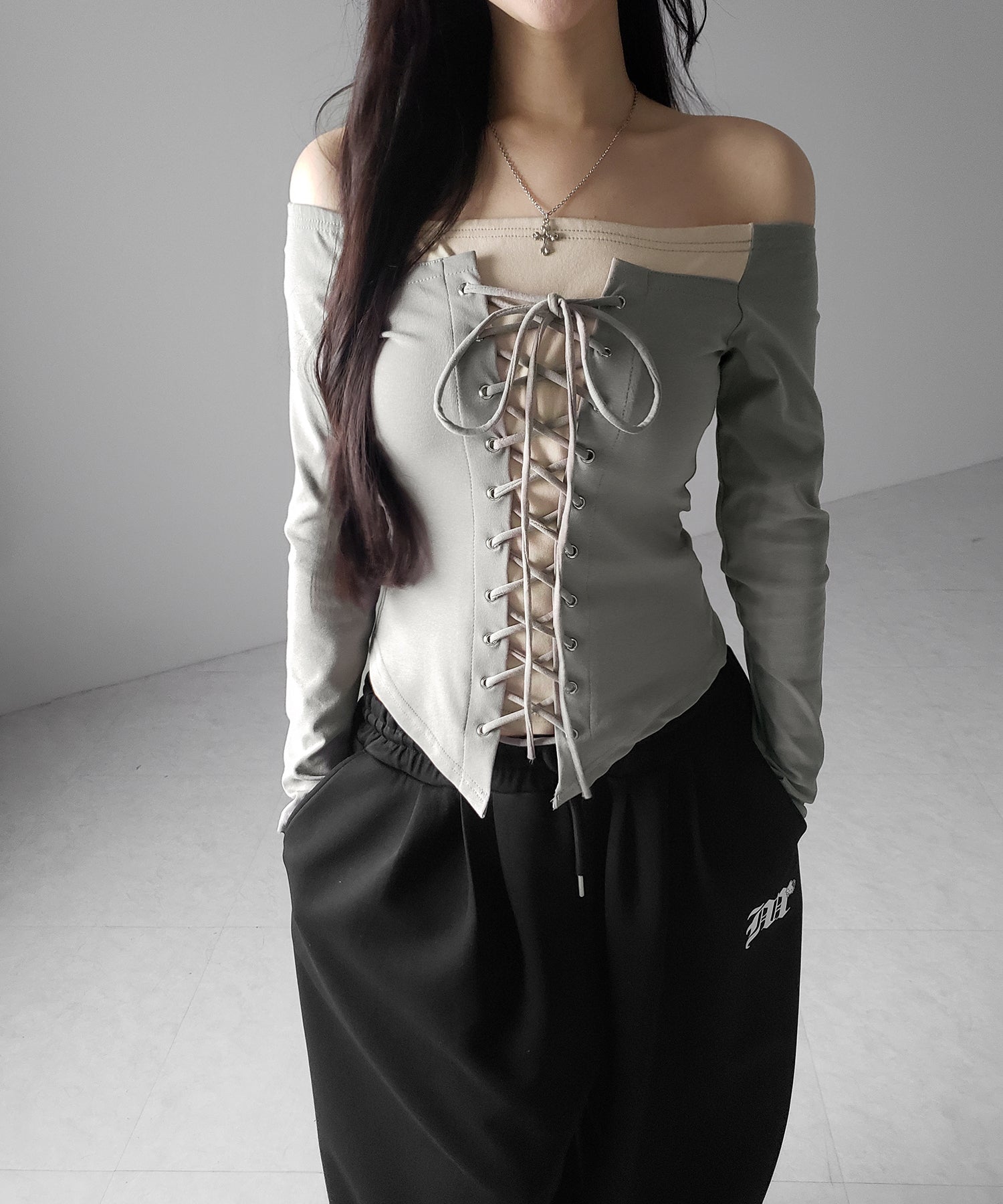 レースアップコルセットリボンオフショルトップス ／ laceup corset ribbon off shoulder tops