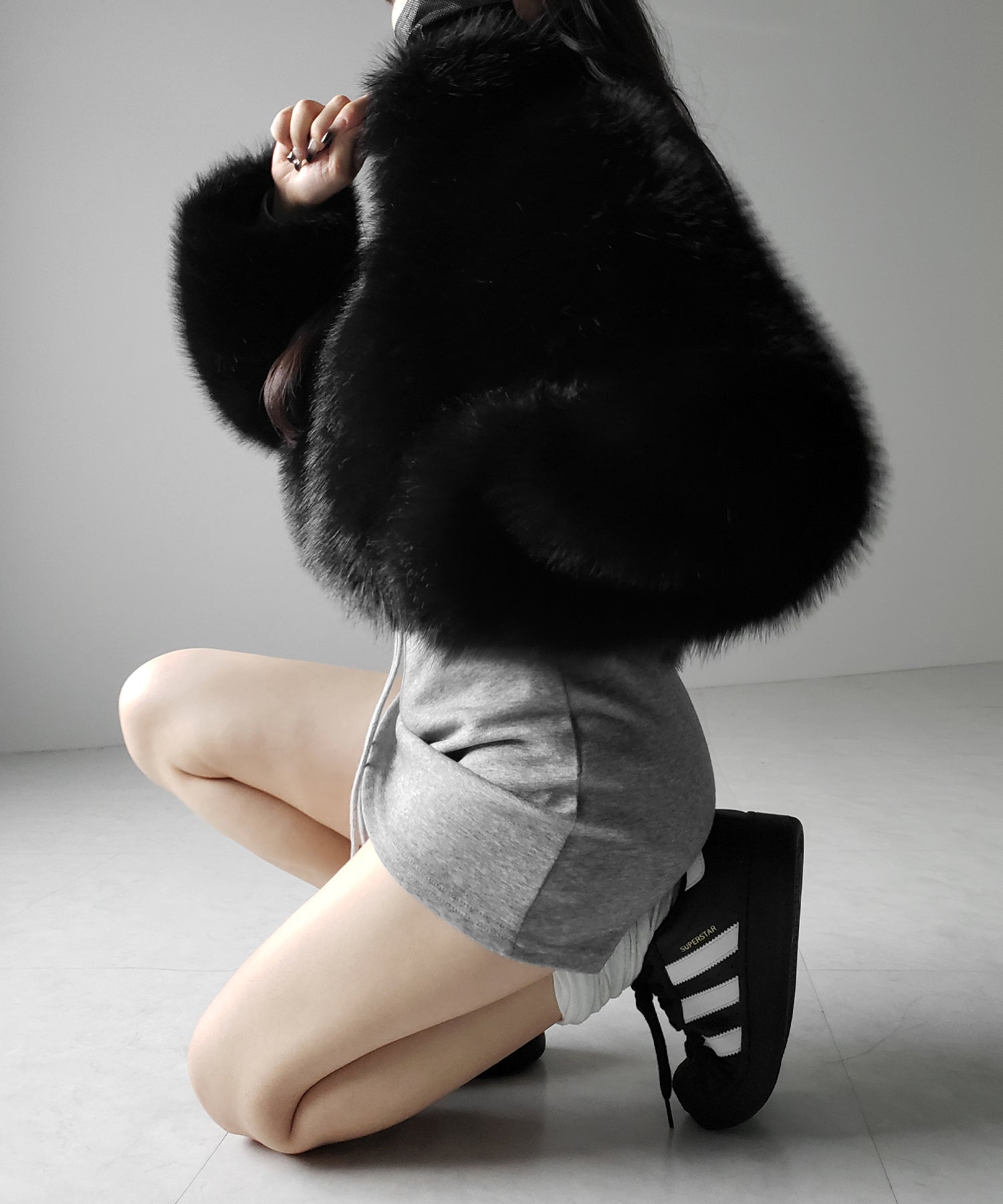 ジップアップスタンドカラーショートフェイクファーコート ／ zip up stand-collar short fake fur coat