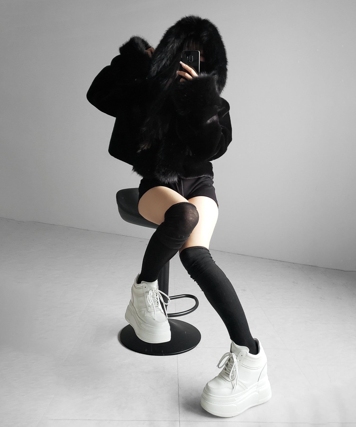 フェイクファーフードレディーショートコート ／ fake fur hoodec lady short coat