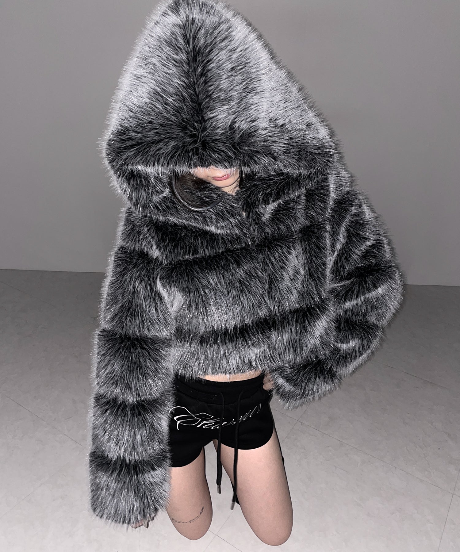 フェイクファーフーディショートコート ／ fake fur hoodie short coat