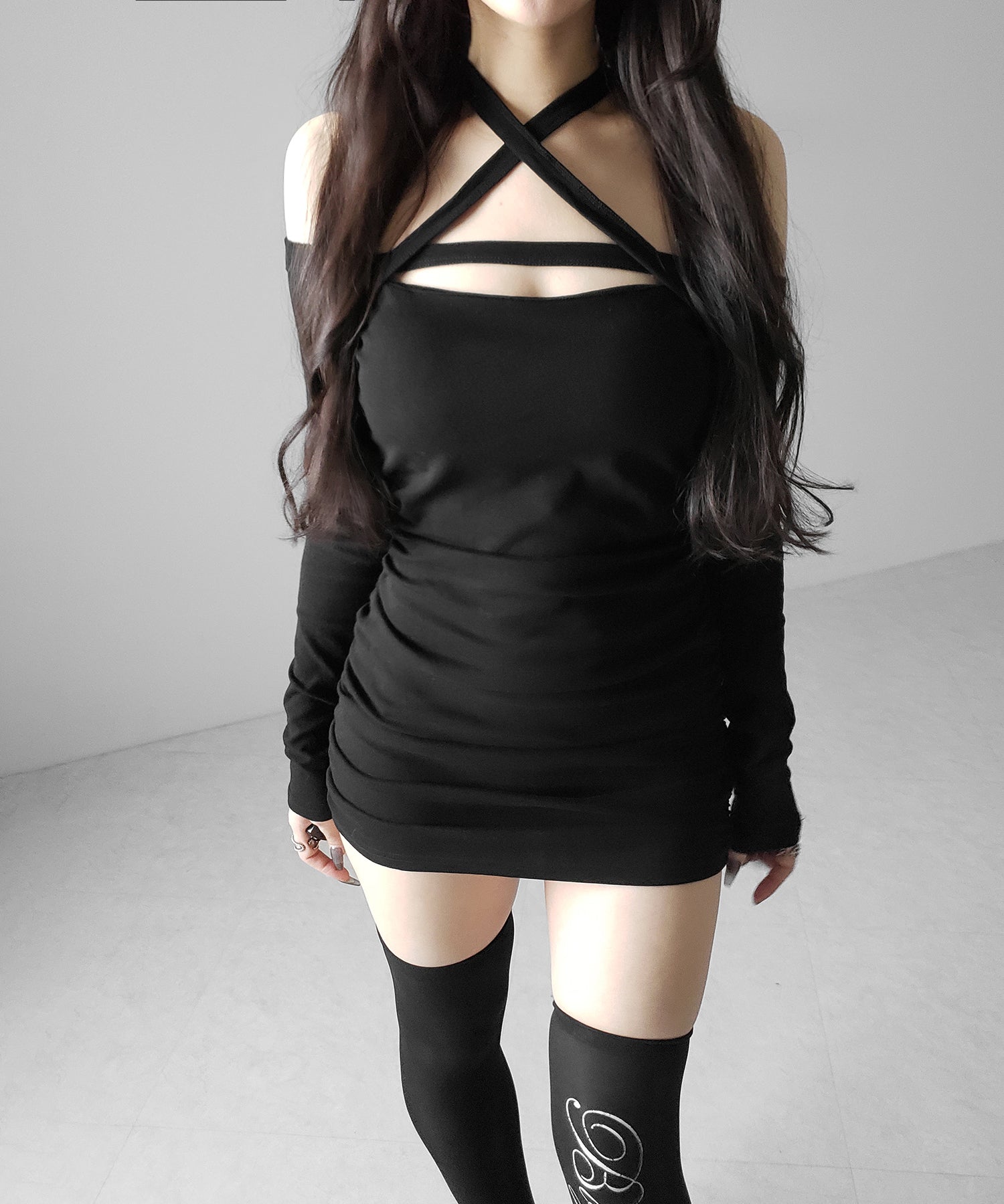 【 クロスネックにもできる３WAY 】フロントリボンオフショルワンホンタイトミニワンピース ／ front ribbon off shoulder wanghong mini onpiece