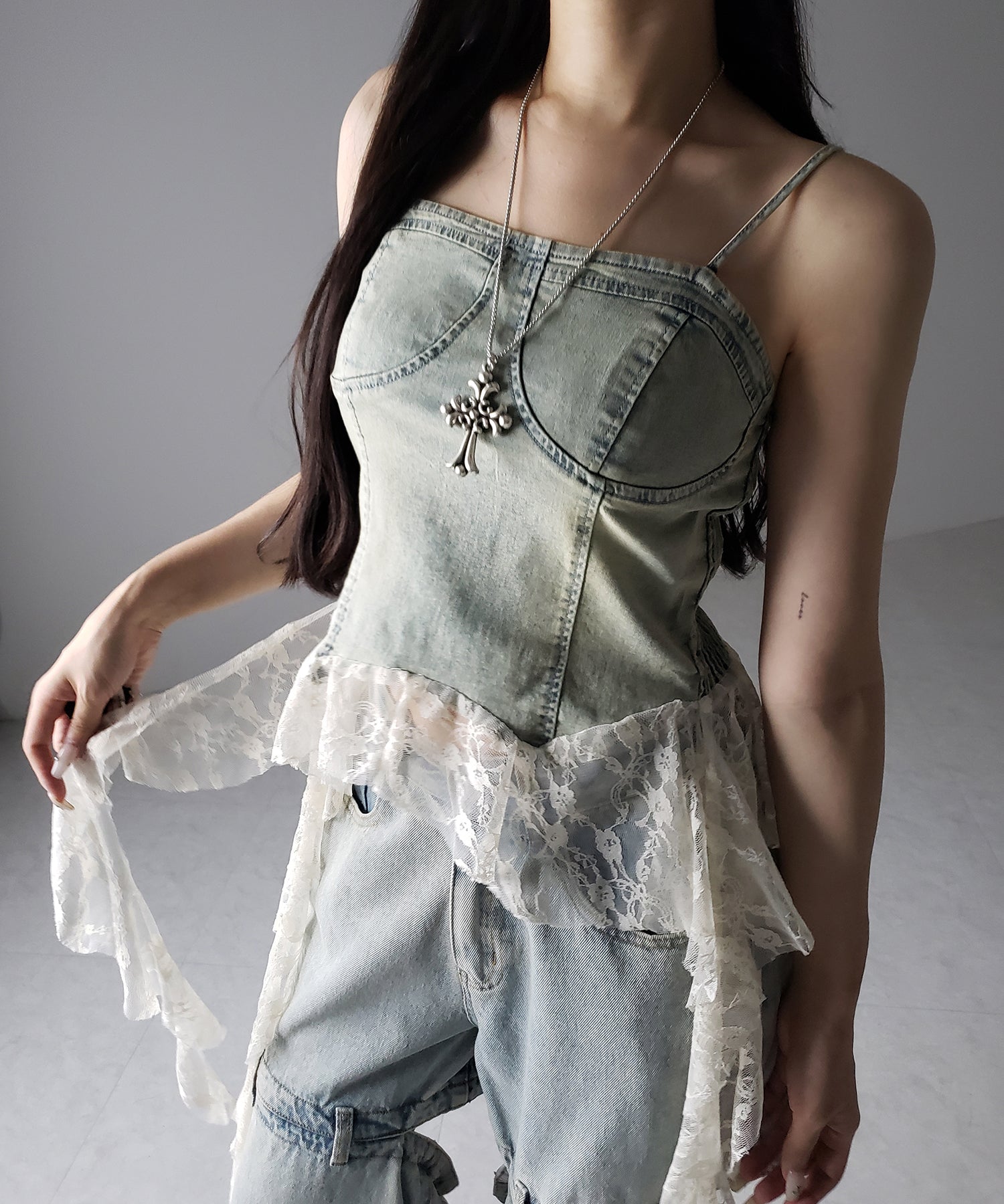 【 ２color 】ヴィンテージライクレースフリルデニムビスチェ ／ vintage like lace frill denim bustier
