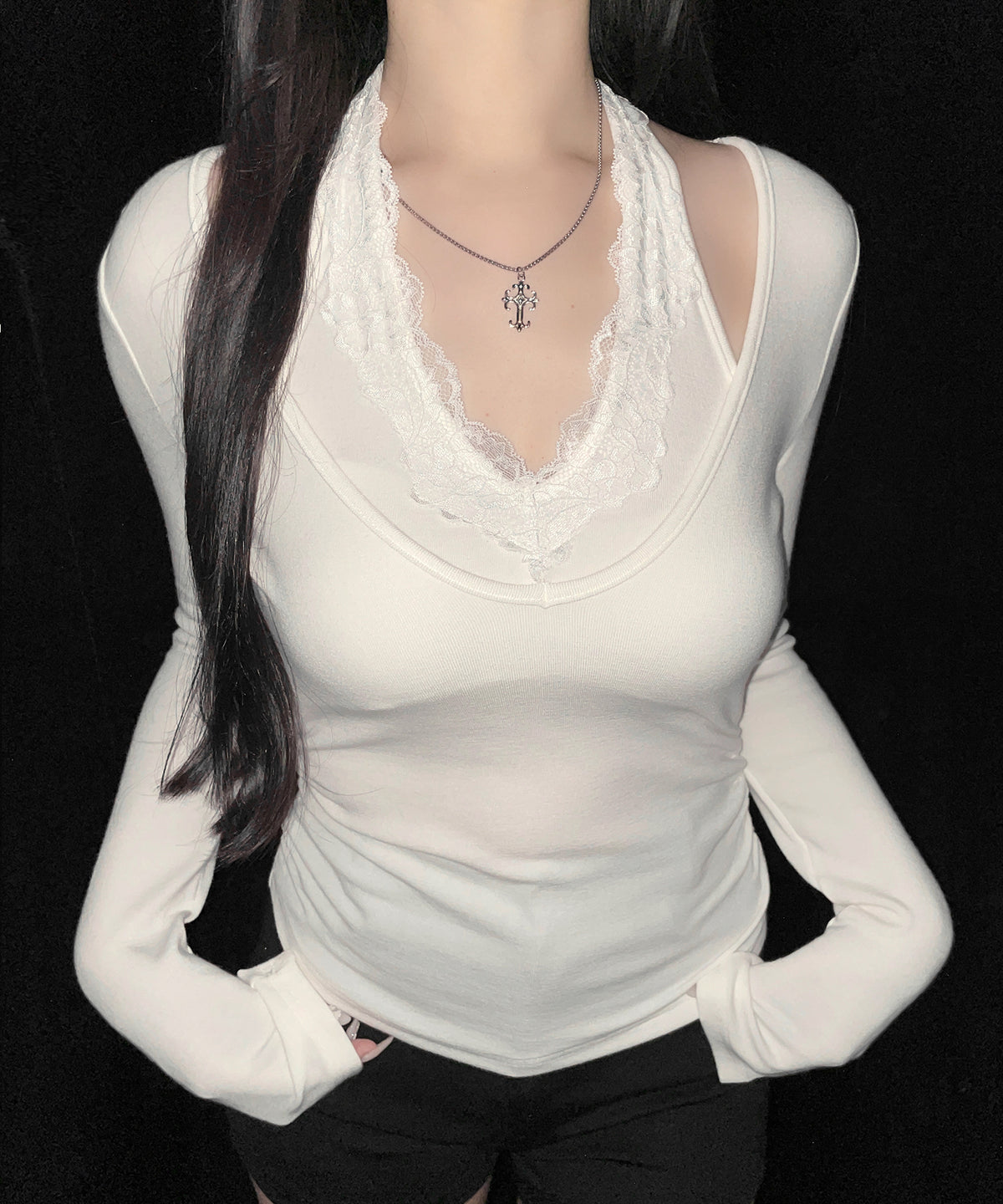ホルターネックレースレイヤードトップス ／ Halter neck lace layered tops