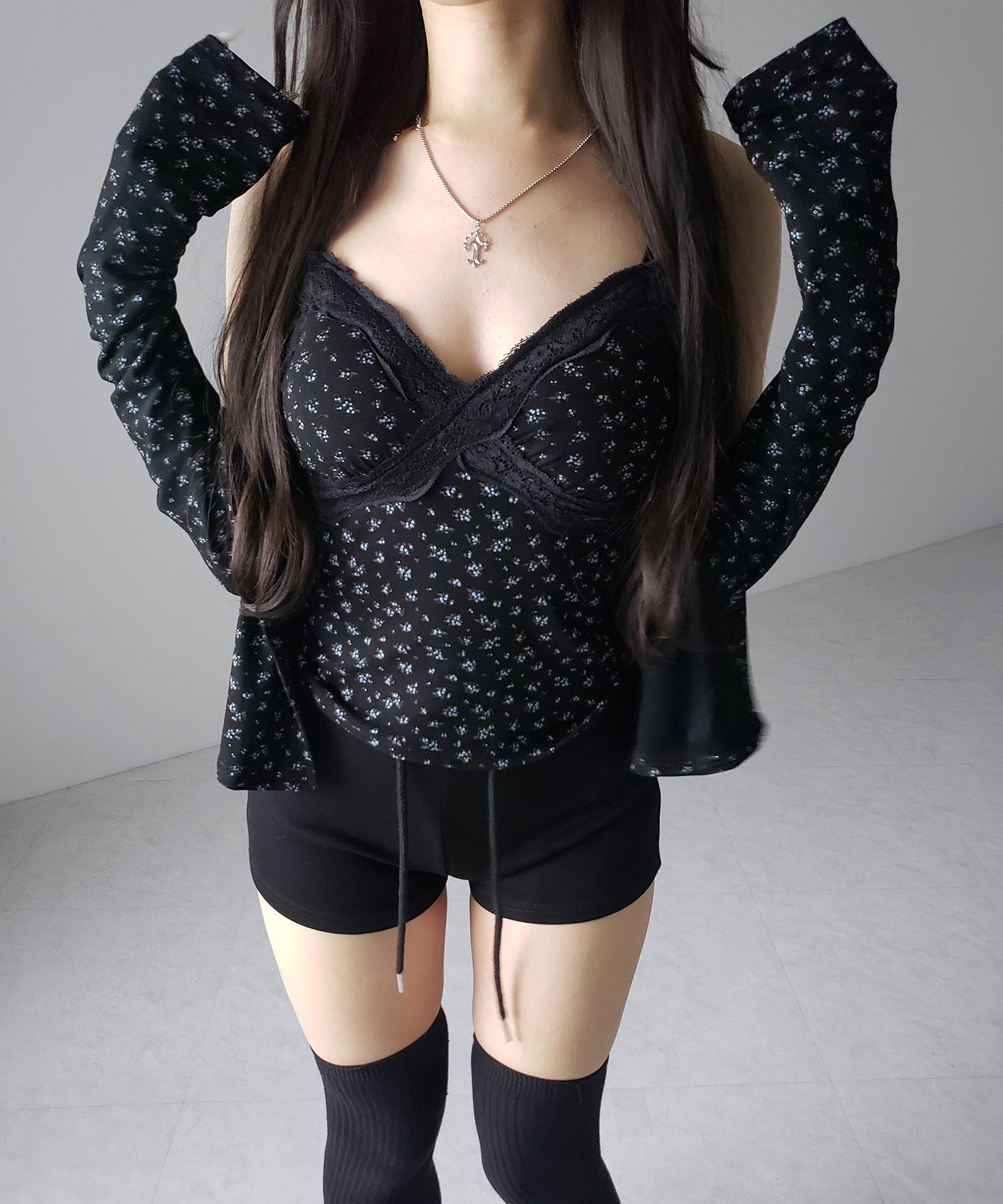 【 ２点セット 】小花柄レースキャミソール ＋ カーディガン SET ／ （ 2piece SET ）Floral lace camisole + cardigan SET
