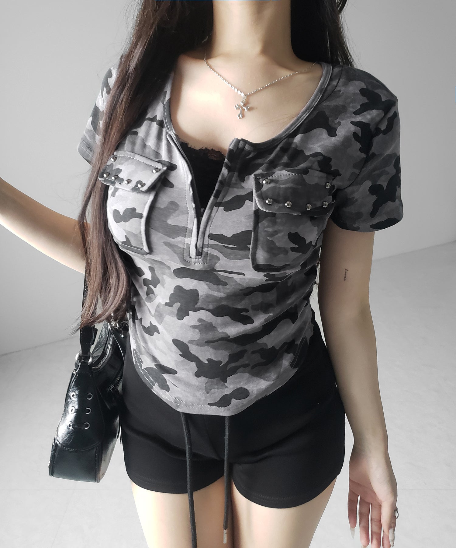 ヴィンテージカモフラアウトポケットジップ半袖Tシャツ ／ vintage camouflage out pocket zip short sleeve T-shirt
