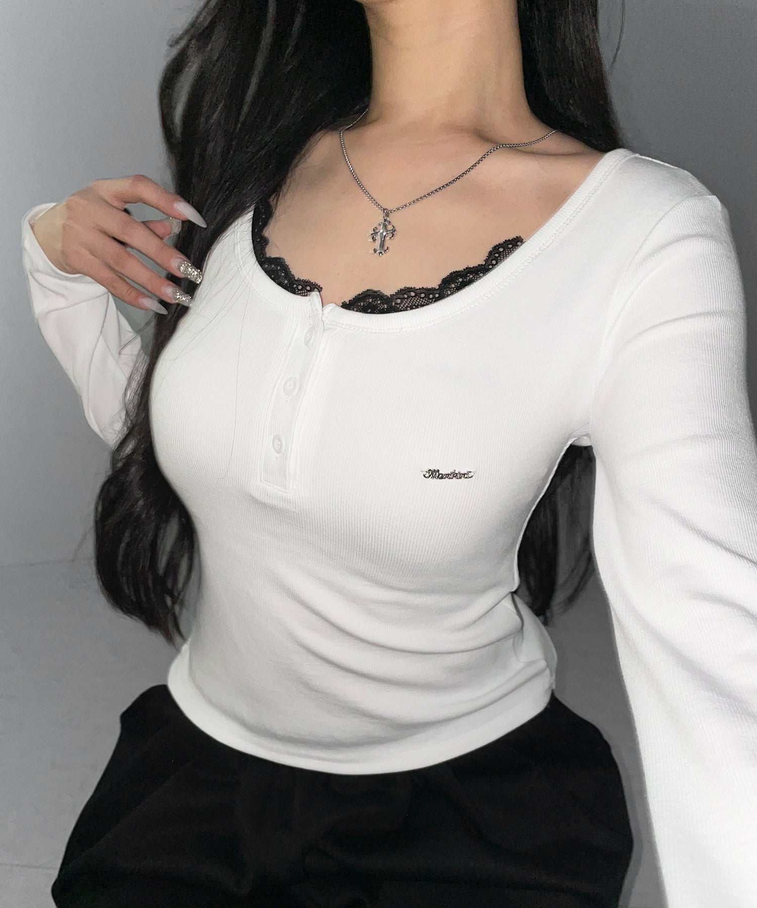 ヘンリーネックロゴプレートレースリブトップス ／　henley neck logo plate lace ribbed tops