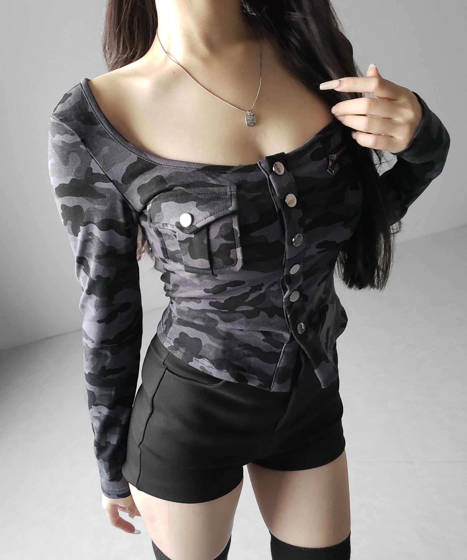 カモフラアウトポケットスクエアネック長袖スリムTシャツ ／ 　camouflage out pocket square neck long sleeve slim T-shirt