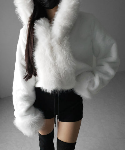 フェイクファーフードレディーショートコート ／ fake fur hoodec lady short coat