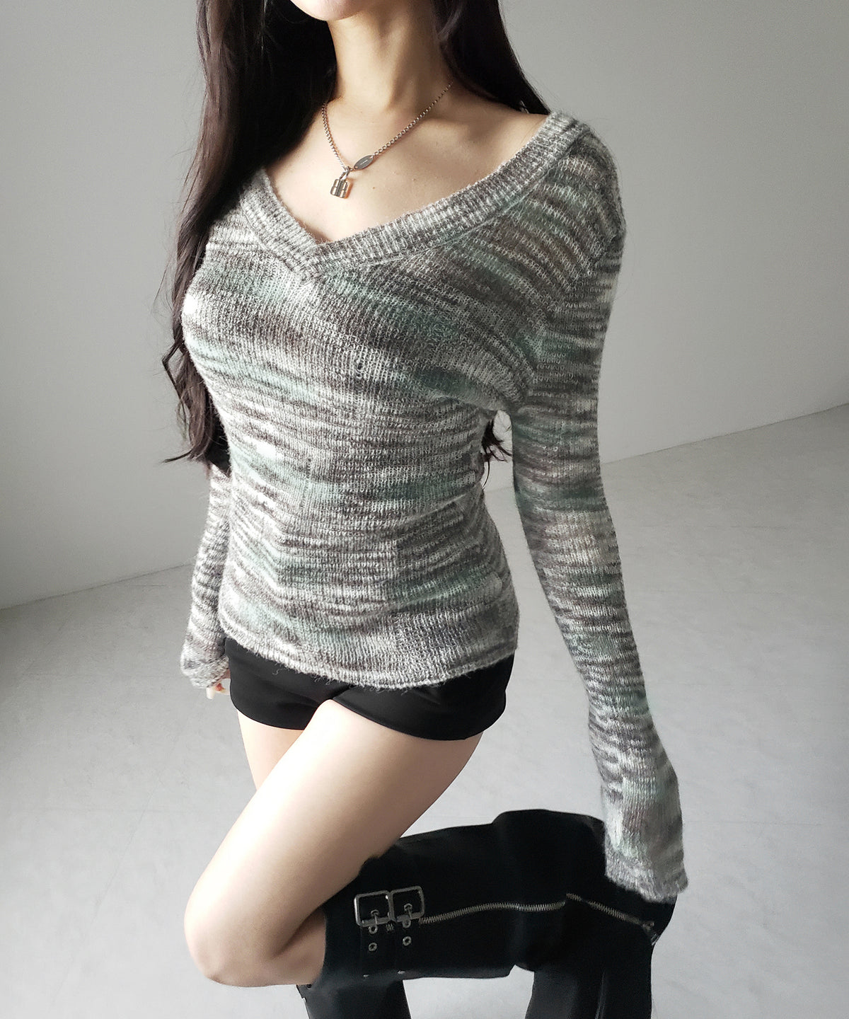 【 ワンショル可能な２WAY 】Ｖネックメランジスリムシアーニット ／ V-neck melange slim sheer knit
