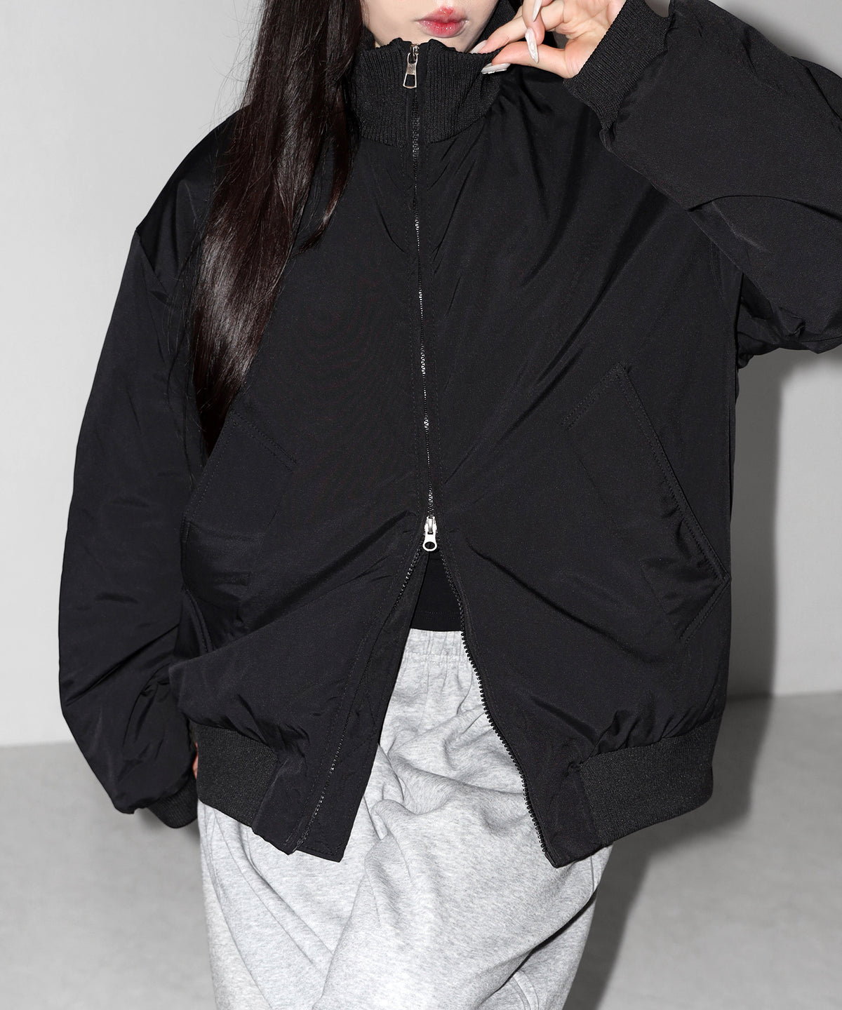 ダブルジップスタンドカラー中綿オーバーブルゾン ／ Double-zip stand-collar padded overblouson