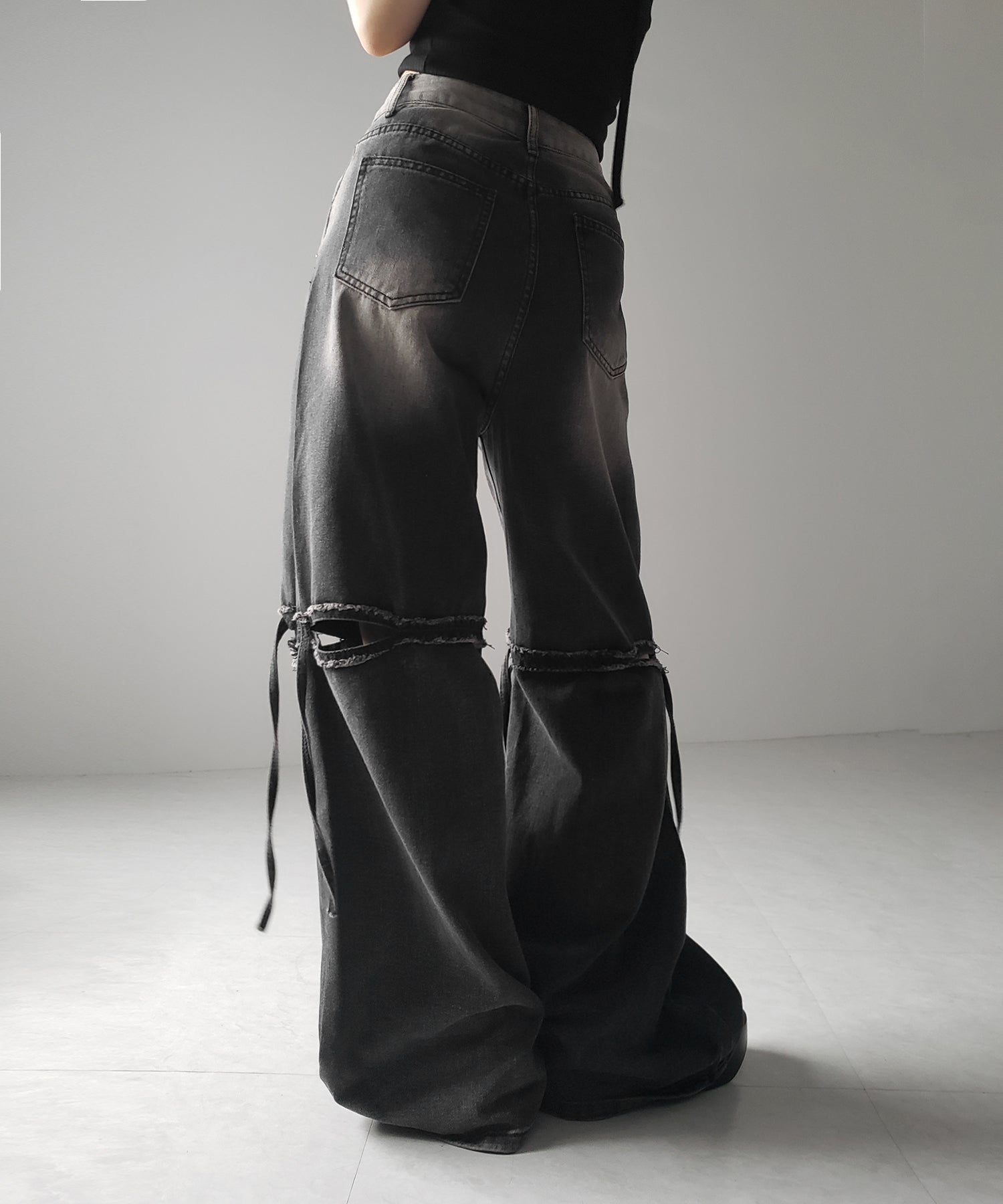 【 ４size ／ ２color 】カットアウトストラップヴィンテージルーズデニム ／ cutout strap vintage loose denim