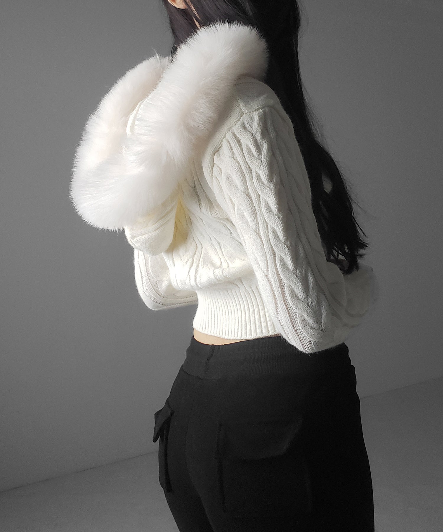 ファーフーディダブルジップショートニットパーカー ／ Fur hooded double zip short knit hoodie