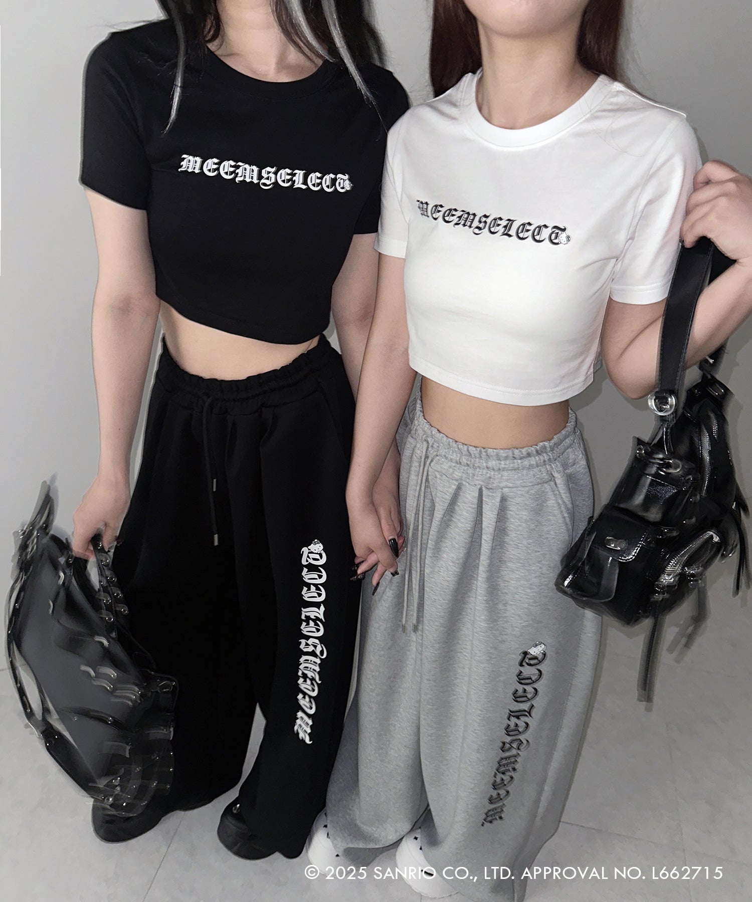 【 HELLO KITTY × me+em select 】ハローキティグランジロゴショートちびTシャツ ／ Hello Kitty grunge logo short chibi T-shirt 【 セットアップ着用可能 】