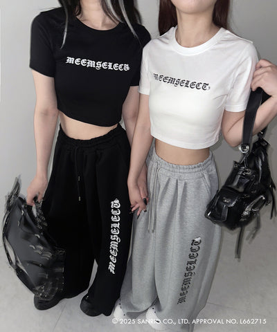 【 HELLO KITTY × me+em select 】ハローキティグランジロゴショートちびTシャツ ／ Hello Kitty grunge logo short chibi T-shirt 【 セットアップ着用可能 】