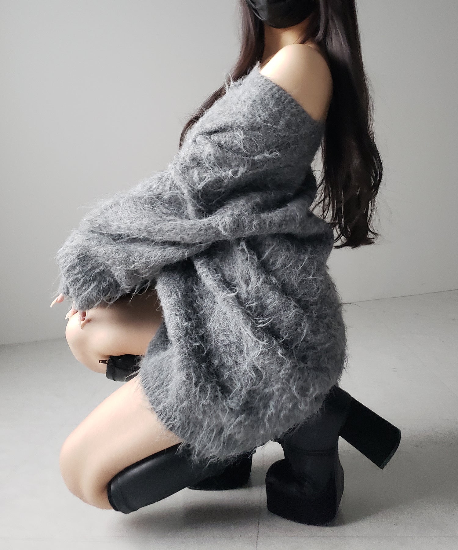 ストラップリボンオフショルオーバーシャギーニット ／ strap ribbon off shoulder over shaggy knit