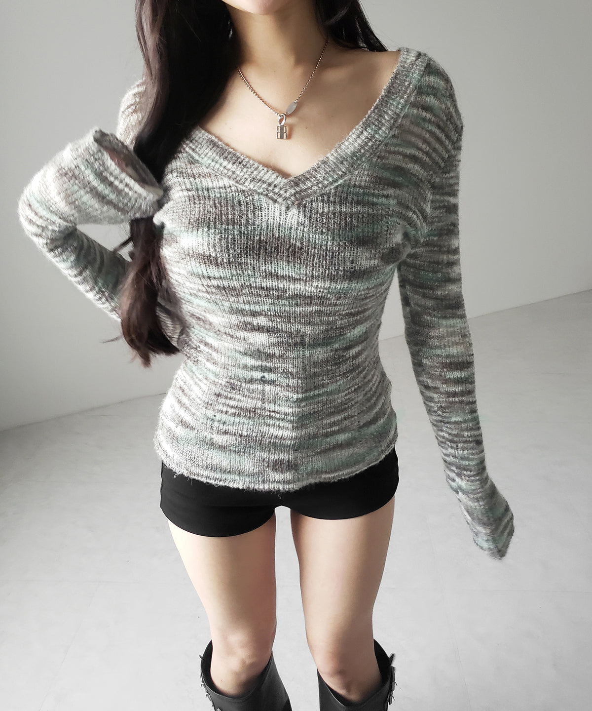 【 ワンショル可能な２WAY 】Ｖネックメランジスリムシアーニット ／ V-neck melange slim sheer knit