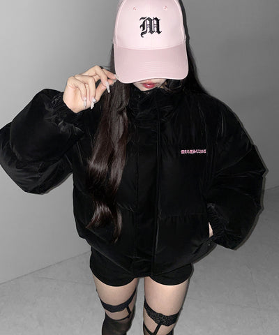 【 新色ピンクが追加！ 】グランジロゴ刺繍ショートパフ中綿ジャケット ／ grunge logo embroidery short puff fake down jacket