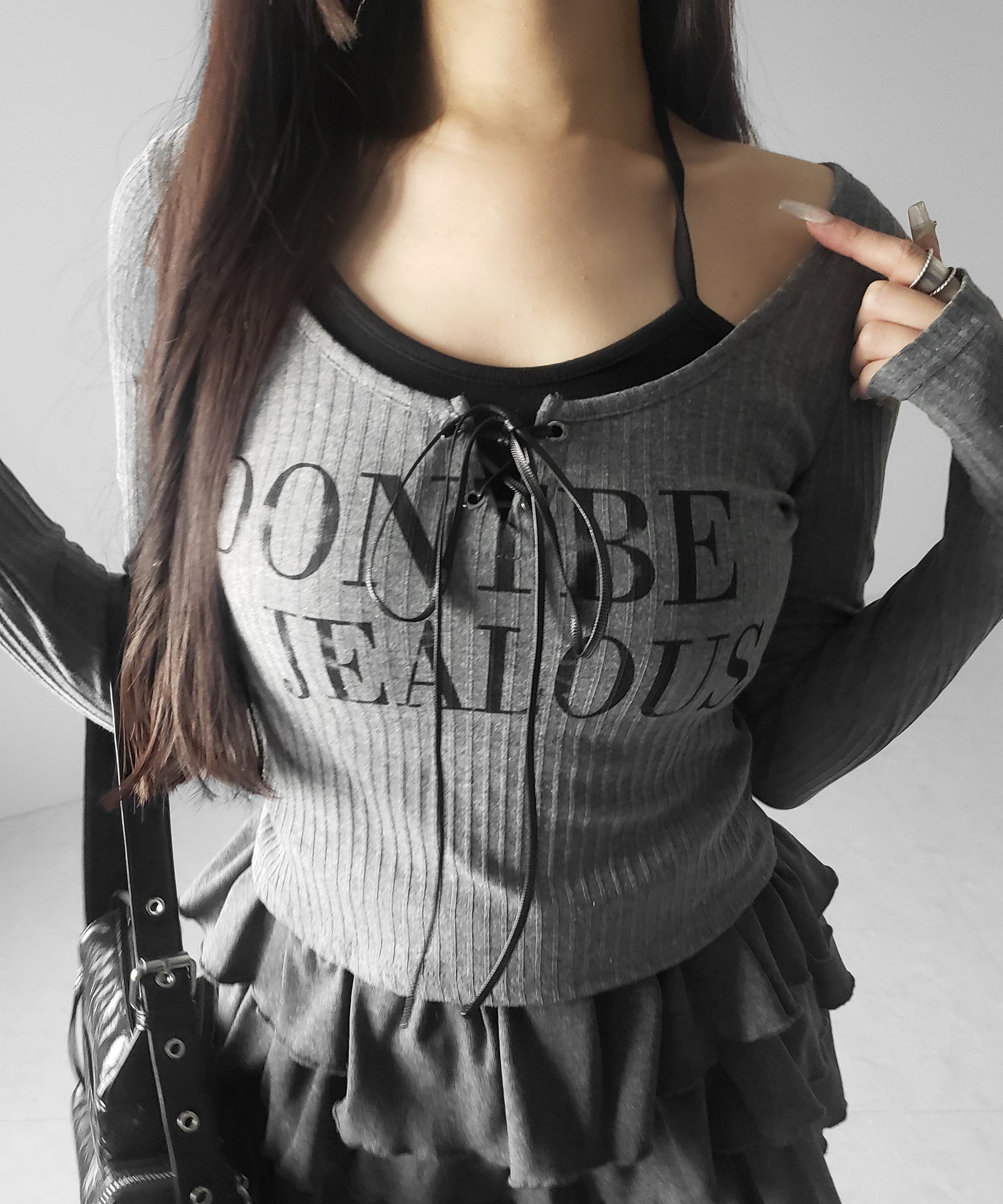 【 クロスネックにできる２WAY 】レースアップフェイクレイヤードロゴカットソートップス ／ laceup fake layered logo cutsew tops