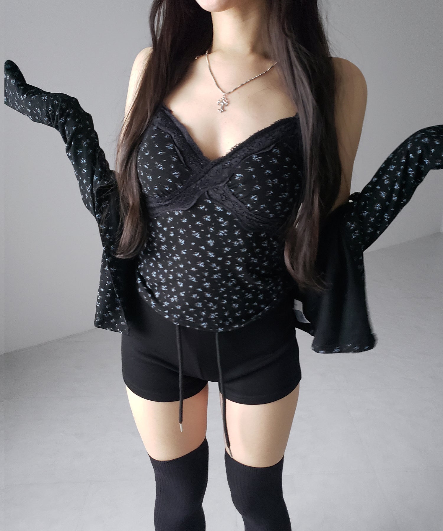 【 ２点セット 】小花柄レースキャミソール ＋ カーディガン SET ／ （ 2piece SET ）Floral lace camisole + cardigan SET