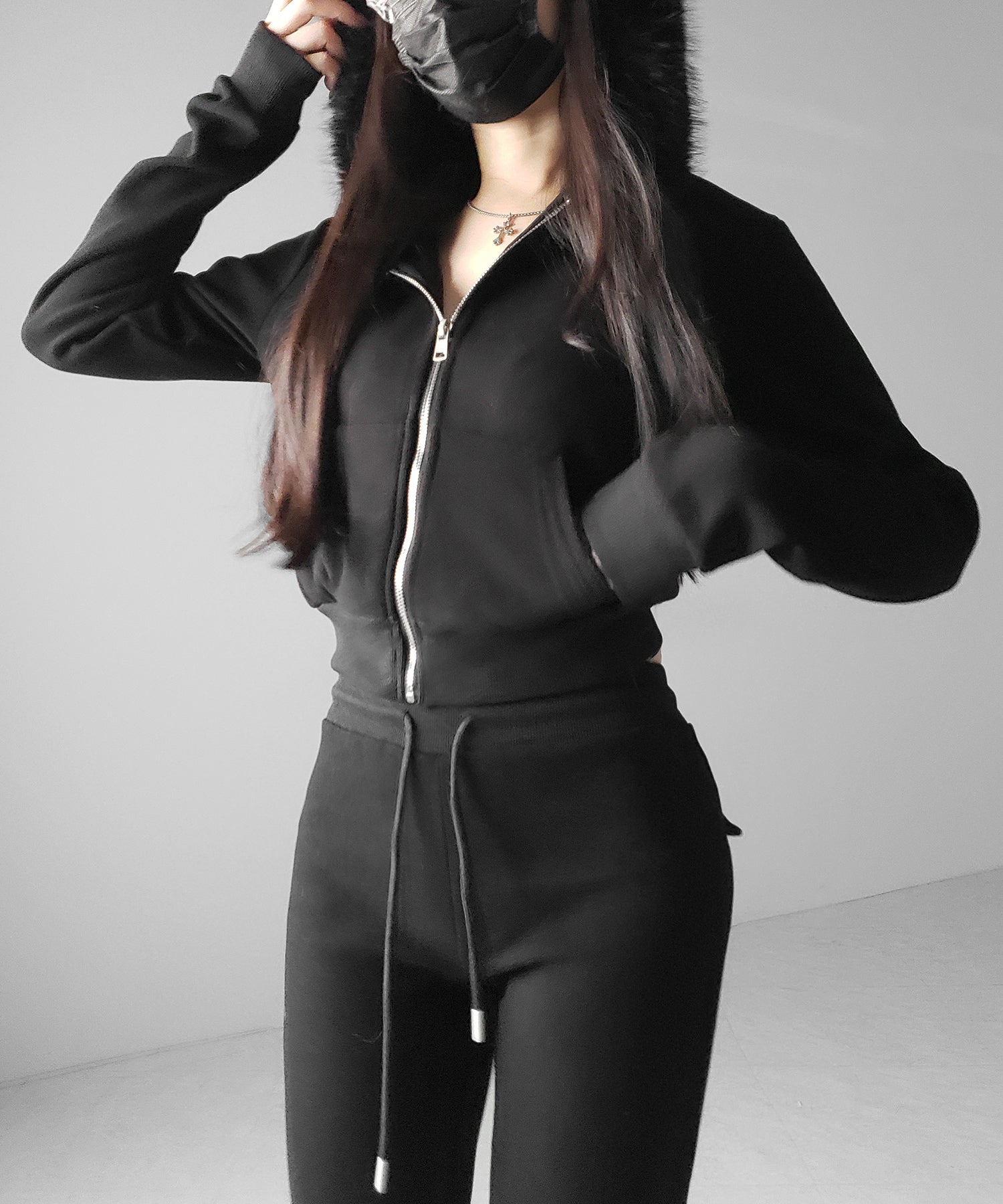 【 セットアップ 】ファーフードショートパーカー＆スウェットフレアパンツ ／ Fur short hoodie ＆ sweat flare pants SETUP