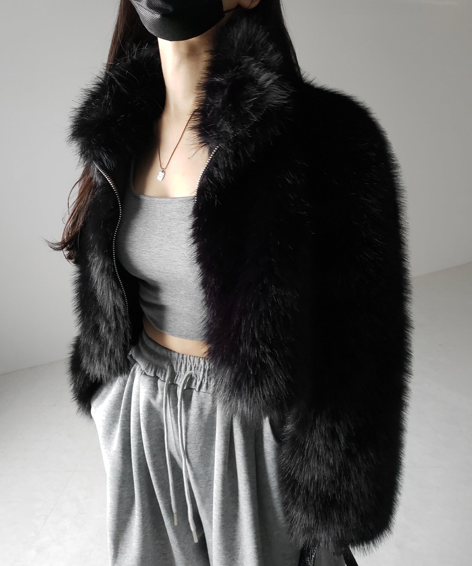 ジップアップスタンドカラーショートフェイクファーコート ／ zip up stand-collar short fake fur coat