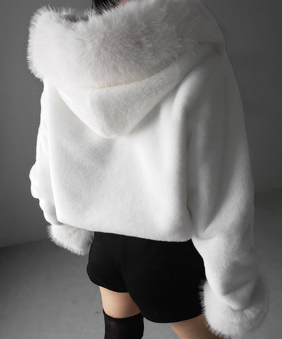 フェイクファーフードレディーショートコート ／ fake fur hoodec lady short coat