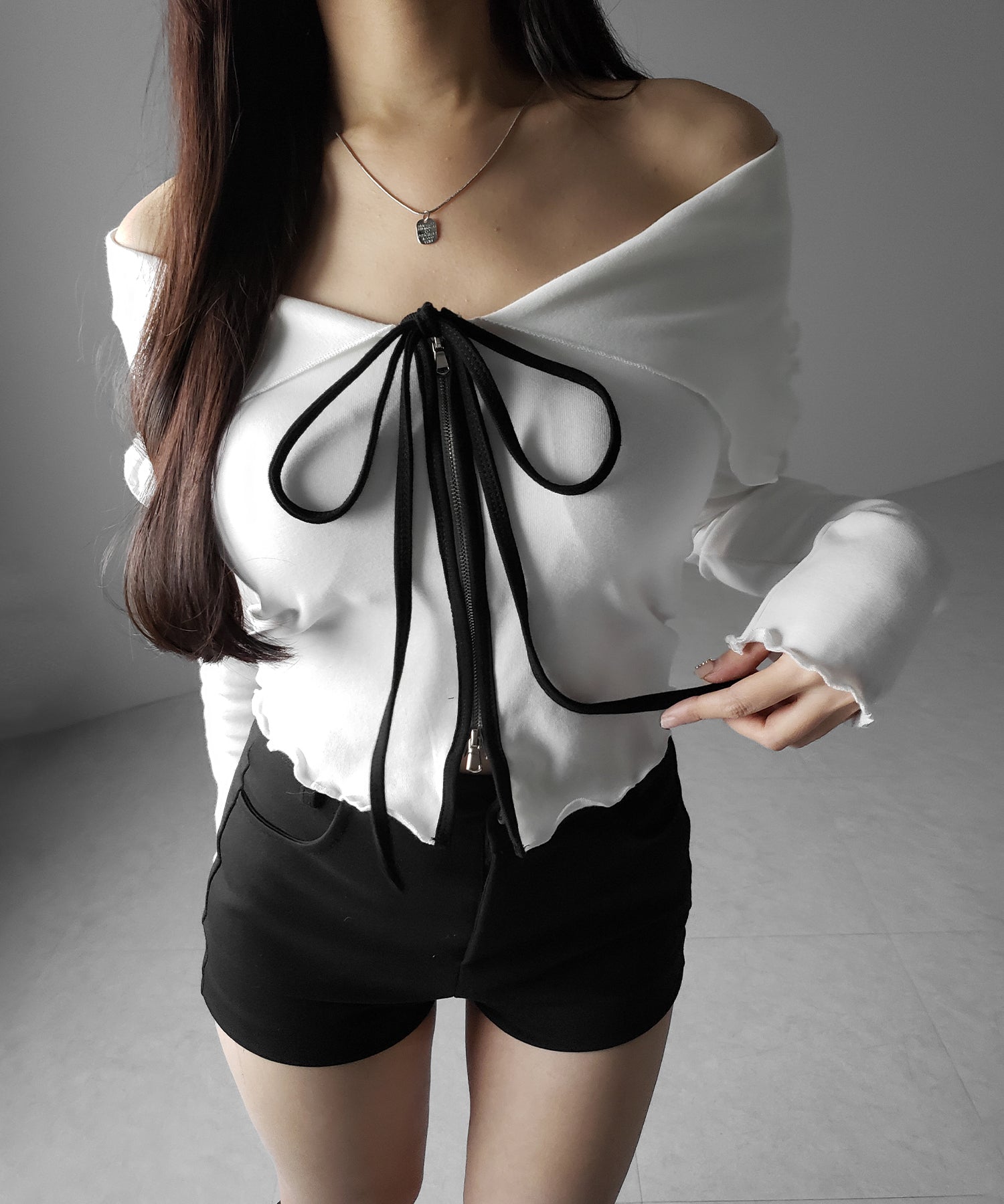 バイカラーリボンオフショルショートトップス ／ bicolor ribbon off shoulder short tops