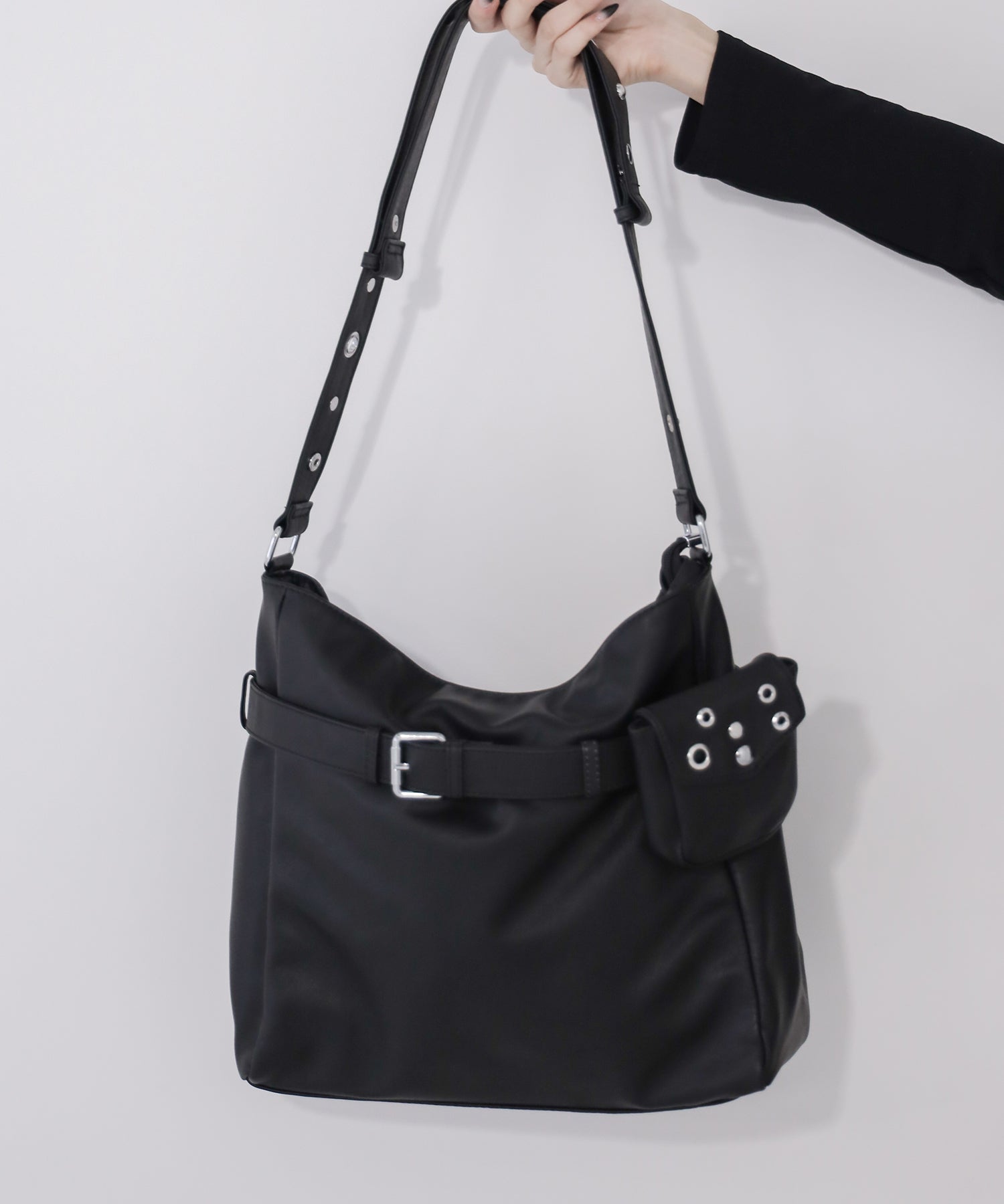 【 A4収納可 】ミニポーチ付きスタッズベルトヴィンテージフェイクレザーショルダーバッグ ／ mini poach SET studs belt vintage fake leather shoulder bag