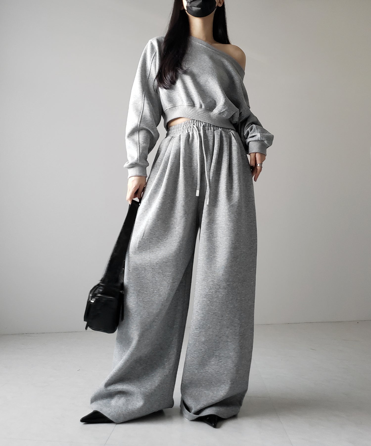 【 セットアップ 】ワンショルダーショートスウェットトップス ＋ タックワイドパンツ SET ／ off shoulder short sweat tops & tack wide pants SET