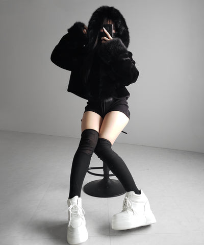 フェイクファーフードレディーショートコート ／ fake fur hoodec lady short coat