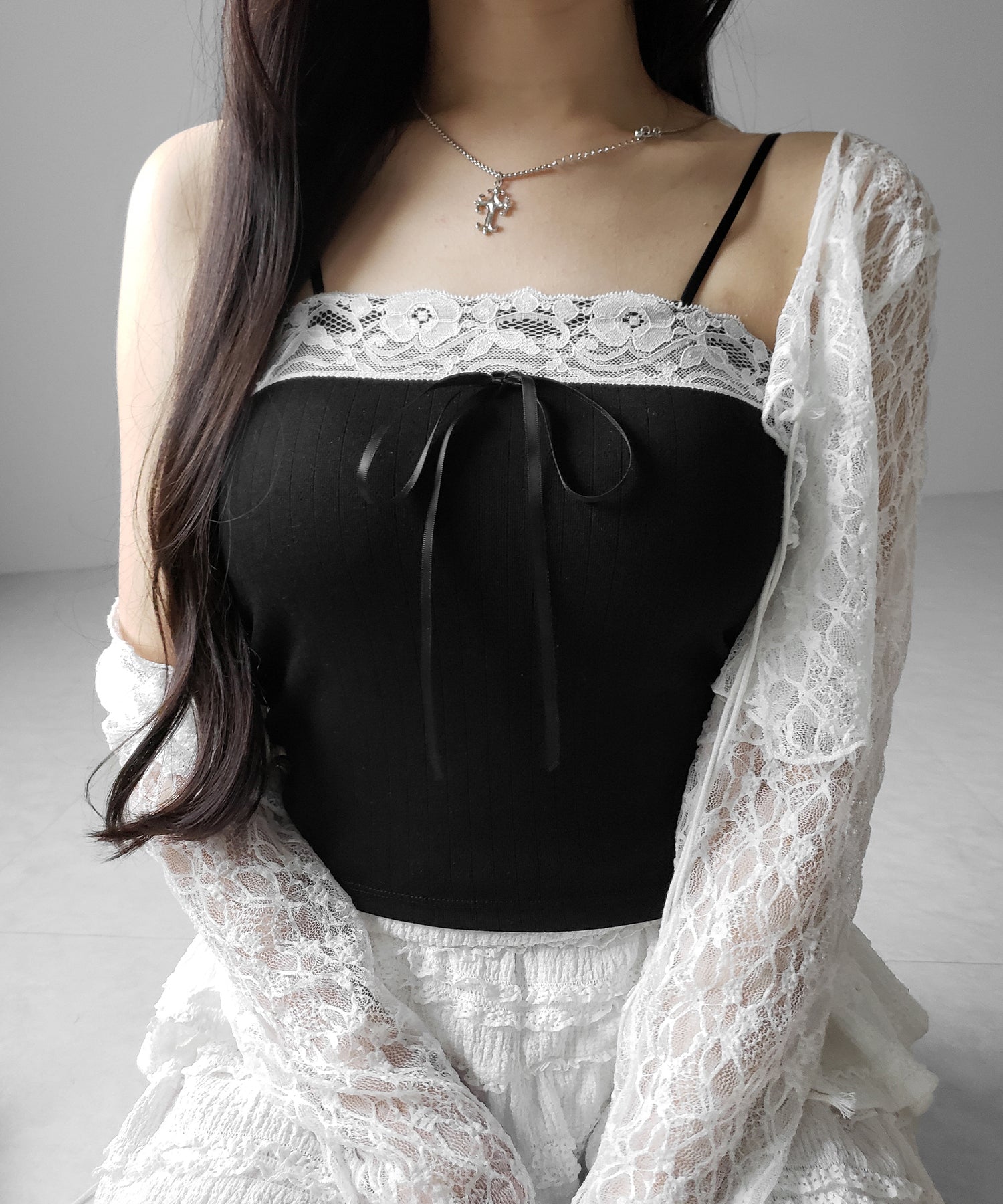 フロントリボンレースショートキャミソール ／ front ribbon lace short camisole