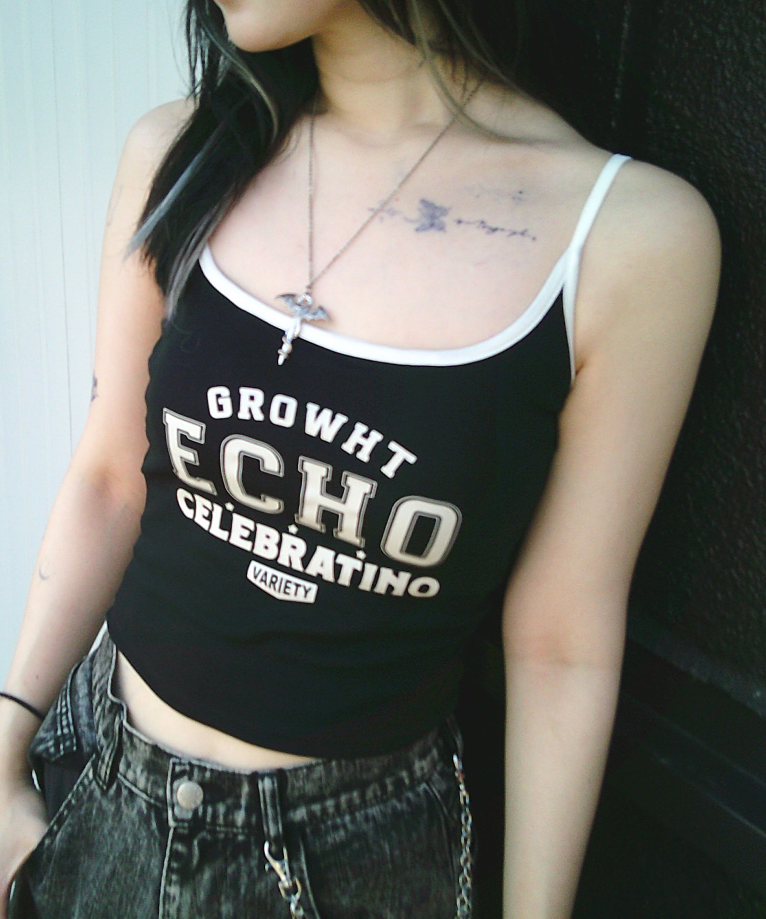 【 カップ付き 】フロントロゴプリントショートキャミソール ／ front logo print short camisole