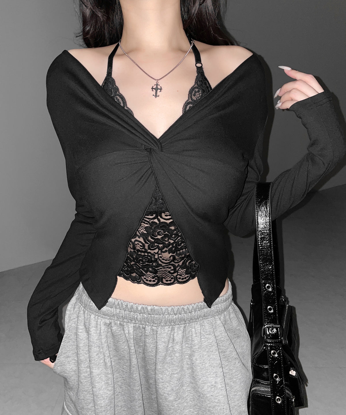 レースレイヤードクロスデザイン長袖Ｔシャツ ／Lace-layered cross design long-sleeved T-shirt