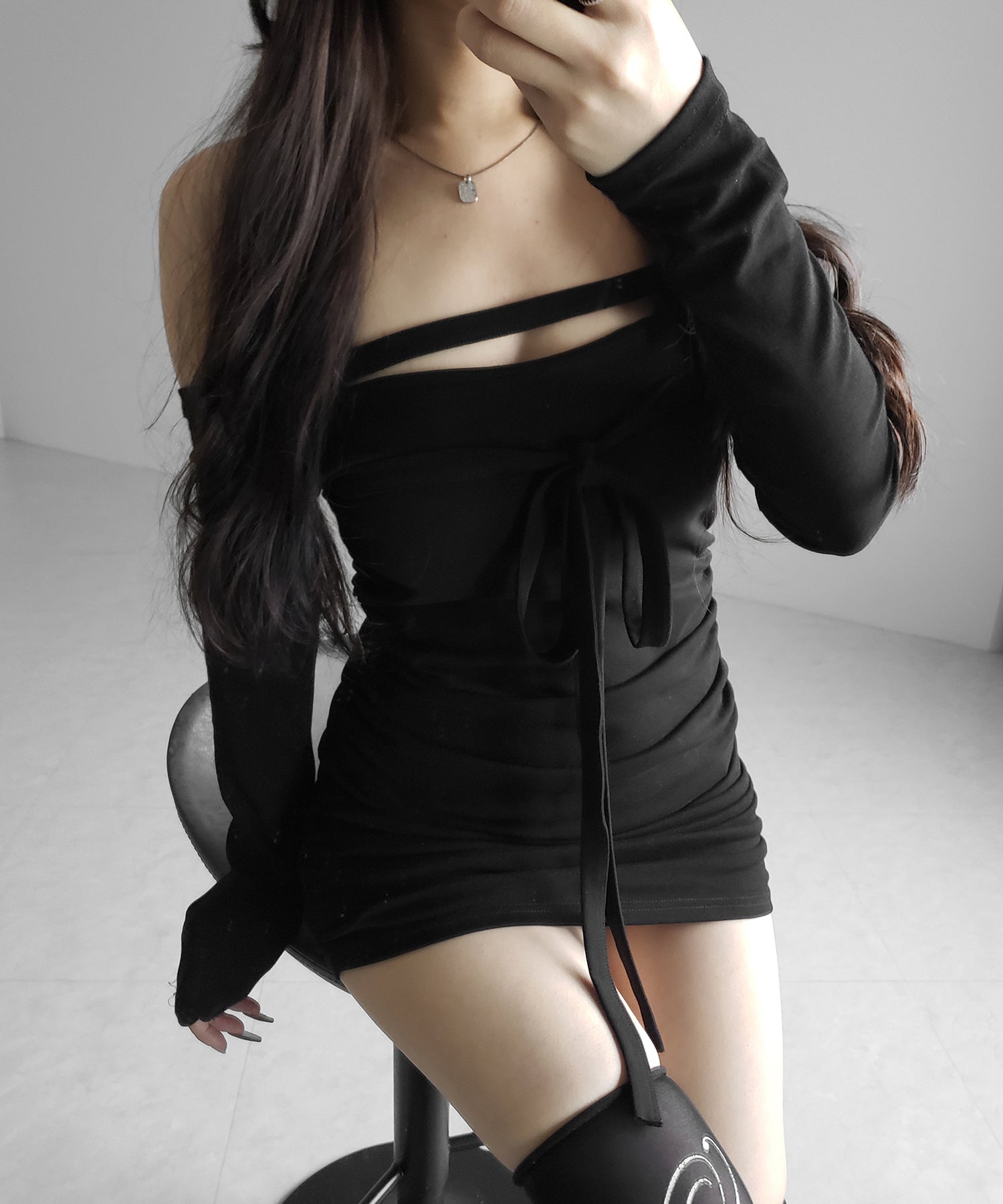 【 クロスネックにもできる３WAY 】フロントリボンオフショルワンホンタイトミニワンピース ／ front ribbon off shoulder wanghong mini onpiece