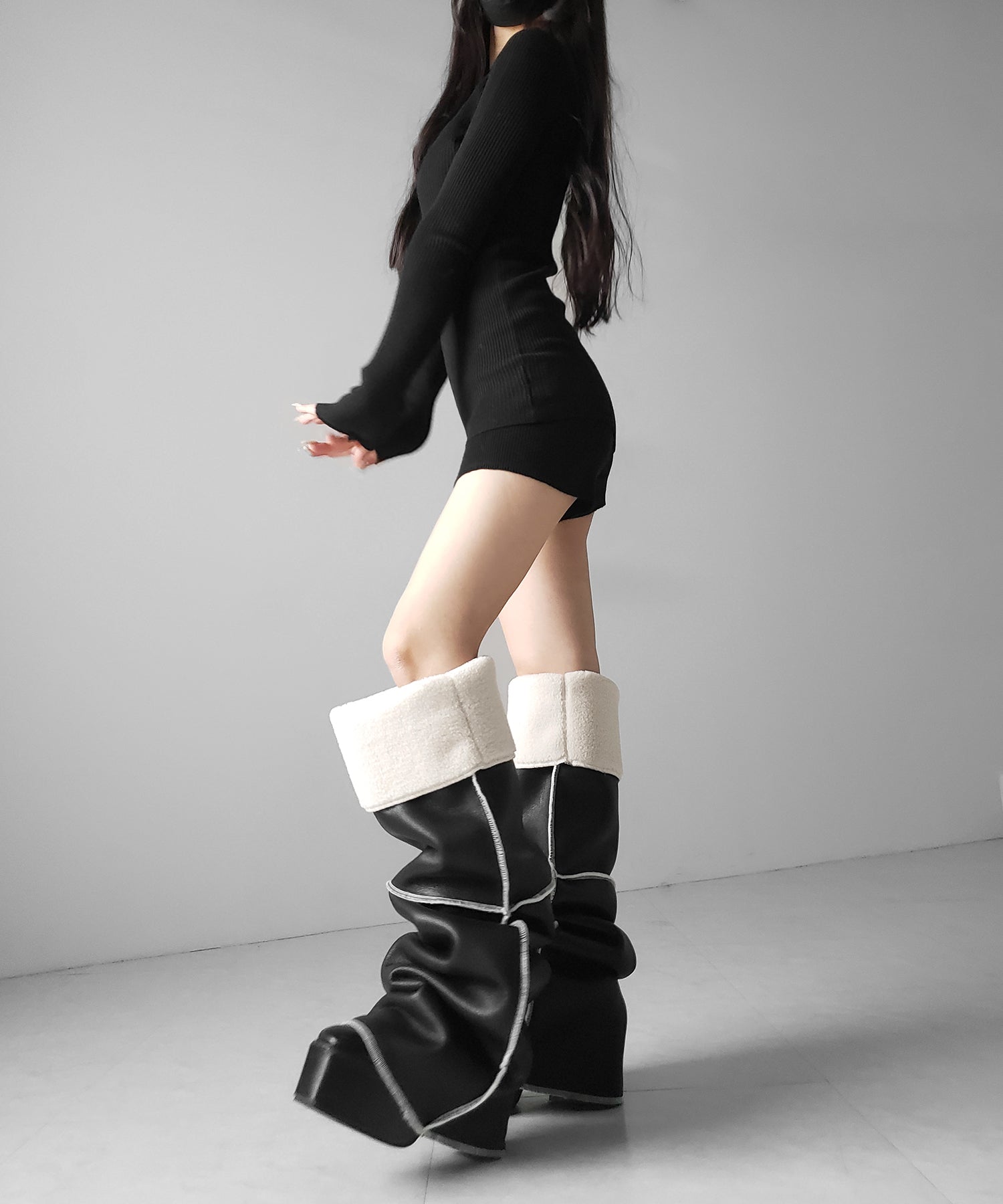 【 ニーハイにもなる２WAY 】ムートンフェイクレザールーズレッグカバー ／ mouton fake leather loose leg cover