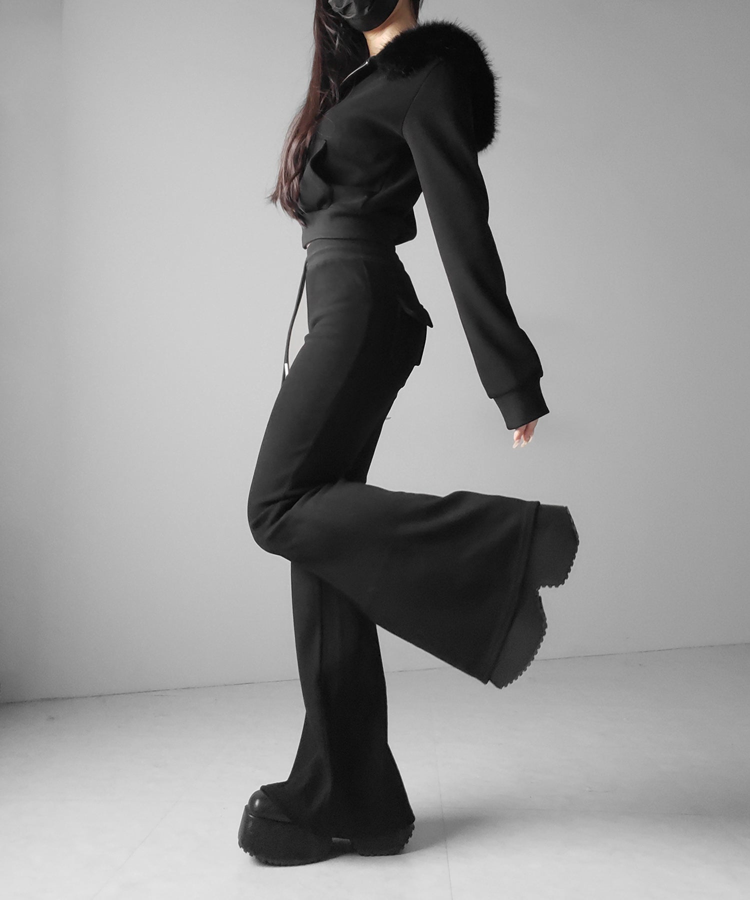 【 セットアップ 】ファーフードショートパーカー＆スウェットフレアパンツ ／ Fur short hoodie ＆ sweat flare pants SETUP