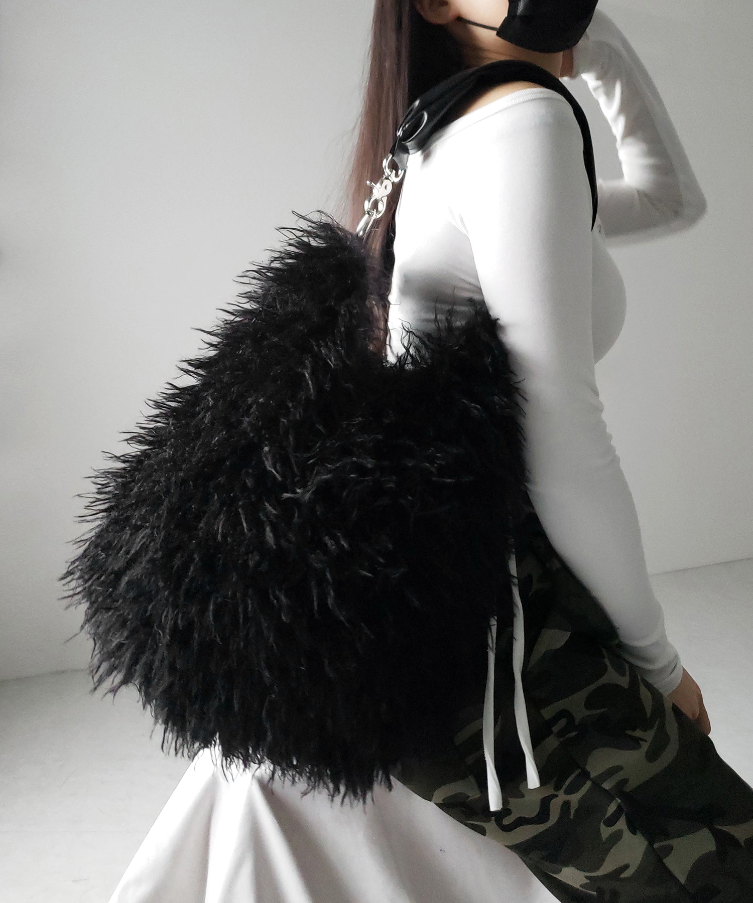 【 ショルダーストラップ付き２WAY 】バイカラーシャギーファーショルダーバッグ ／ bicolor shaggy fur shoulder bag